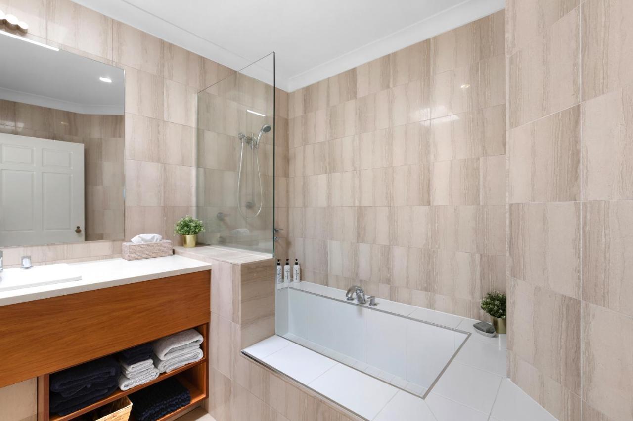 Ferienwohnung Montipora Unit 3 - In The Heart Of Airlie, Wi-Fi And Netflix Airlie Beach Exterior foto