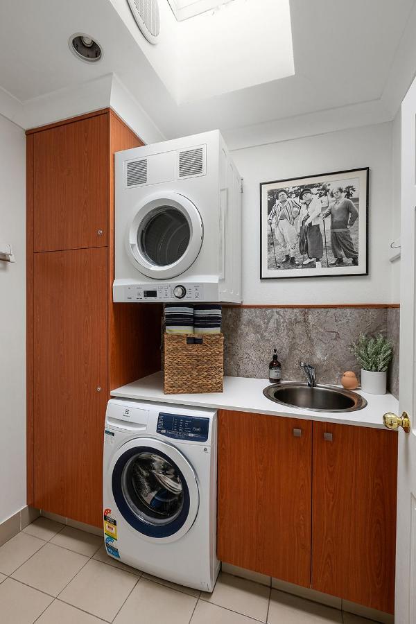 Ferienwohnung Montipora Unit 3 - In The Heart Of Airlie, Wi-Fi And Netflix Airlie Beach Exterior foto